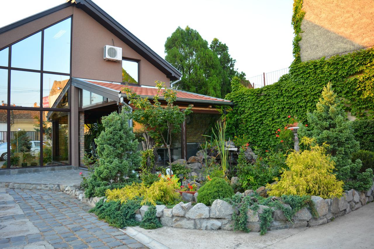 Deltix Apartments Vrsac Luaran gambar